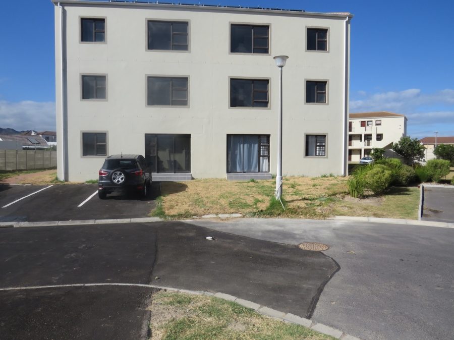 To Let 2 Bedroom Property for Rent in Guldenland Western Cape